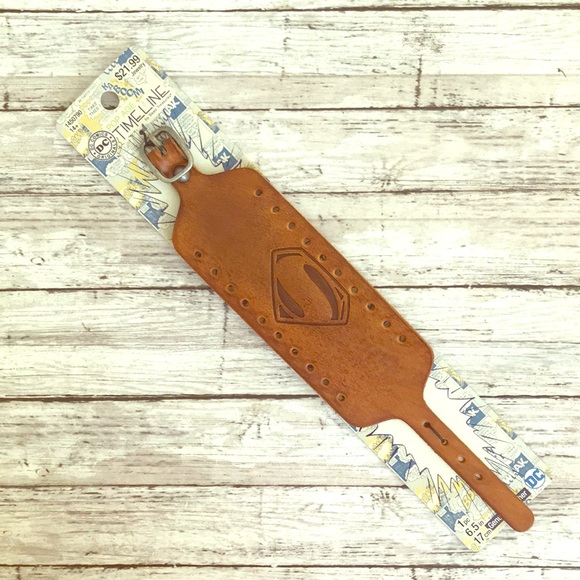 New DC Comics Superman Genuine Leather Bracelet - Picture 1 of 2
